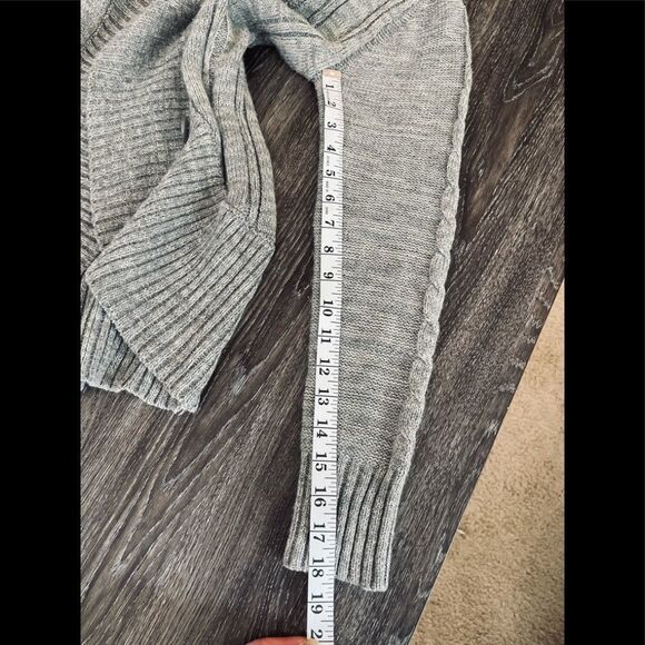J&H Sweater Cardigan Size XS/Small, 1 button closure Grey - Picture 13 of 17